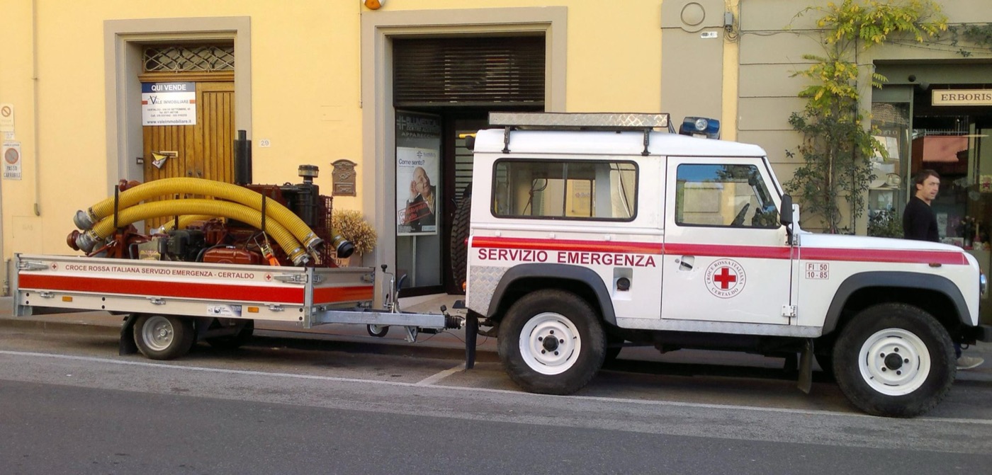 Mezzo del Servizio Emergenza CRI Certaldo con modulo pompe