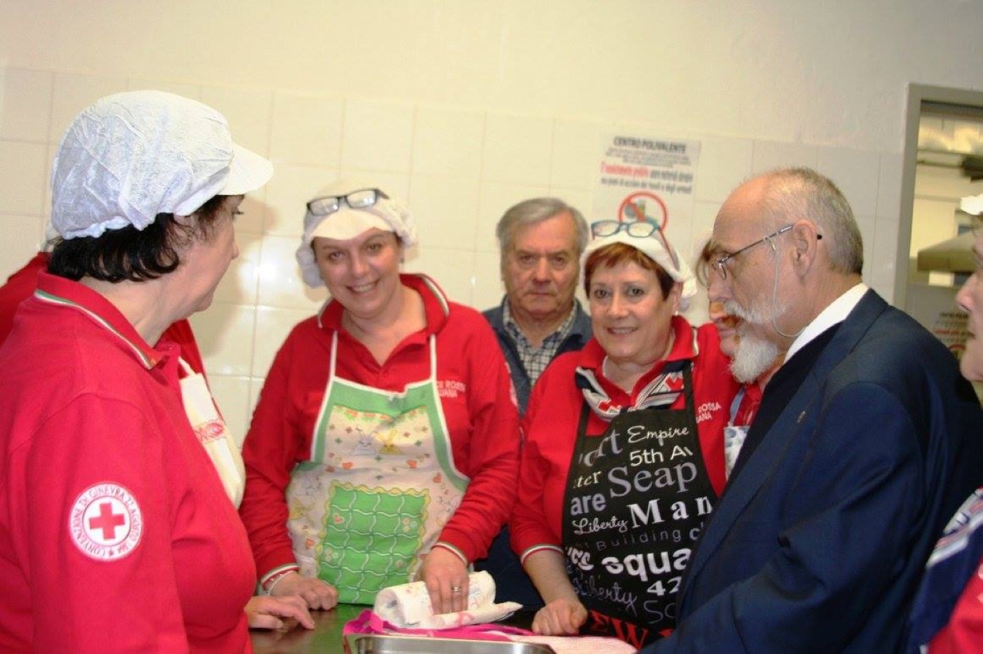 Volontari CRI Certaldo in cucina durante un evento